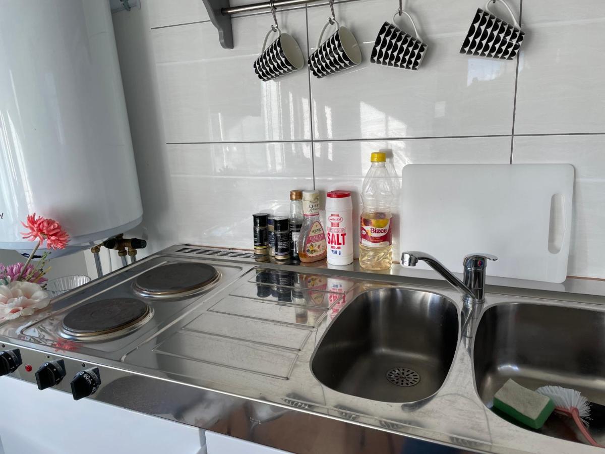 Two Small Guest Houses By Lake Rent Out As One 효 외부 사진
