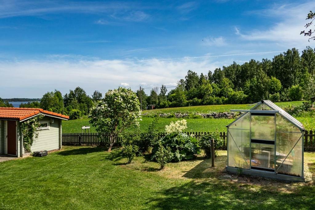 Two Small Guest Houses By Lake Rent Out As One 효 외부 사진