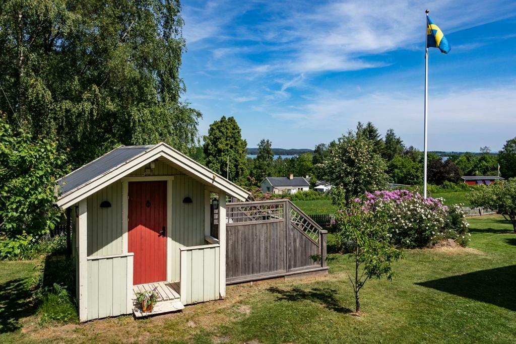 Two Small Guest Houses By Lake Rent Out As One 효 외부 사진